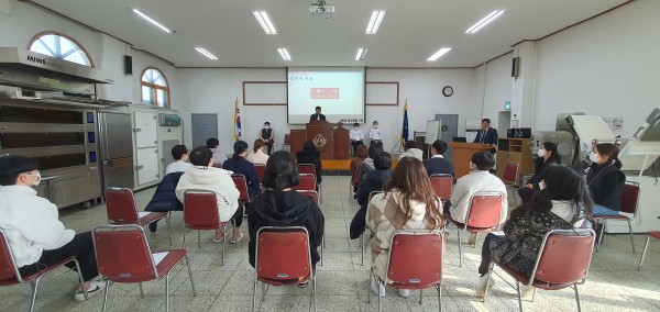 efec6891a0c23ea2dc2ea7ef48789f7c_1682571944_7514.jpg